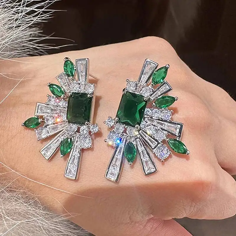 Huitan Luxus Frauen Geometrische Ohrstecker Eingelegte Grün/Weiß CZ Frischen Stil Party Hochzeit Zubehör Trendy Schmuck Chic Geschenk