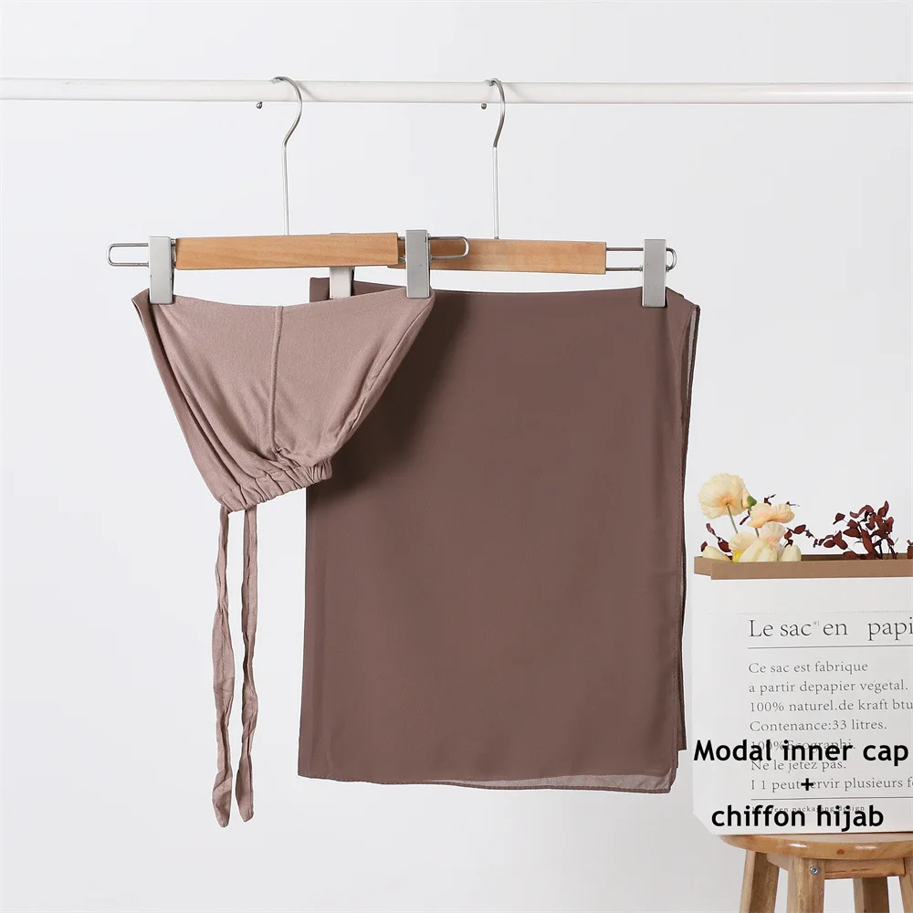 

Эластичный комплект: внутренняя шапочка из модала на шнурке и однотонный шифоновый платок с жемчугом. Дышащий мусульманский головной убор, тюрбан для женщин.