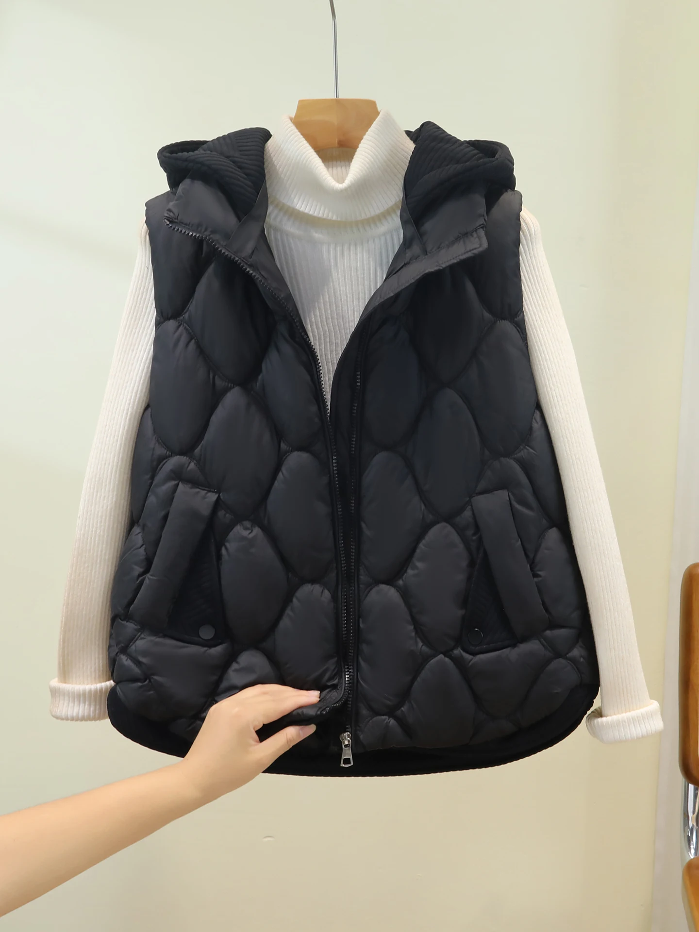 المرأة أسفل سترة القطن 2025 الخريف الشتاء ملابس خارجية الدفء تصميم الشعور وهمية قطعتين ملابس خارجية سستة لصق كيت