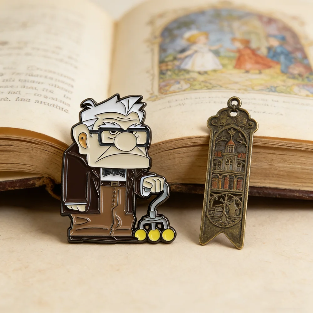 Klassische Anime-Brosche, niedlicher Chibi-Oldtimer, Emaille-Abzeichen, Sammlerstück aus Metall, Film-Accessoire, Schmuckdekoration, Geschenk für Fans – Detail 4