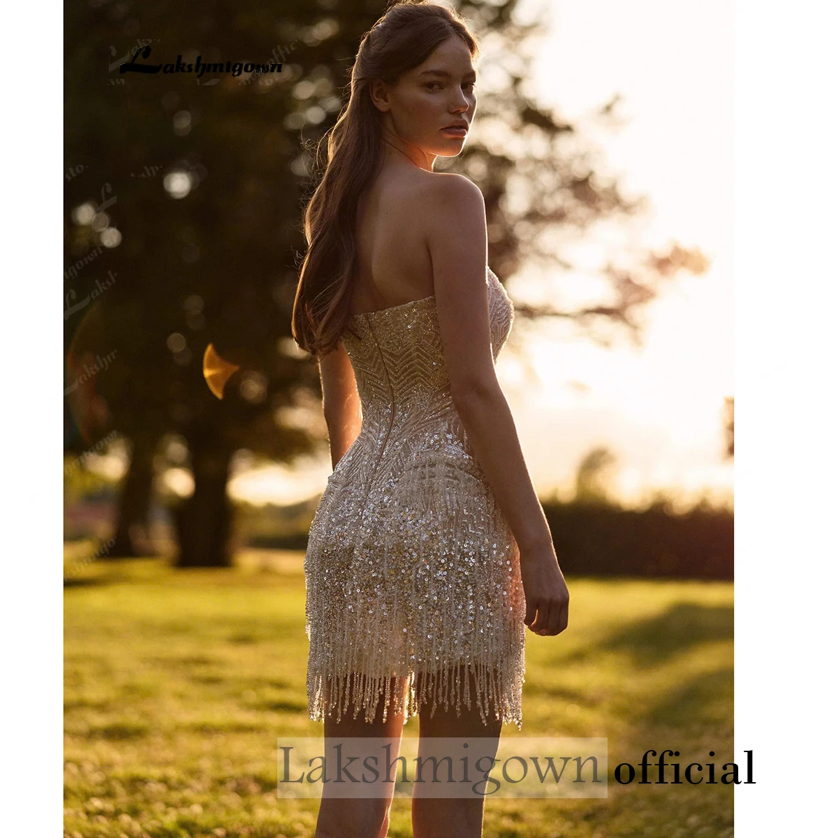Lakshmigown Funkelndes Perlenbesetztes Mini-Hochzeitskleid Trägerloses Braut-Minikleid Paillettenbesetztes Empfangskleid Nach Maß – Detail 6