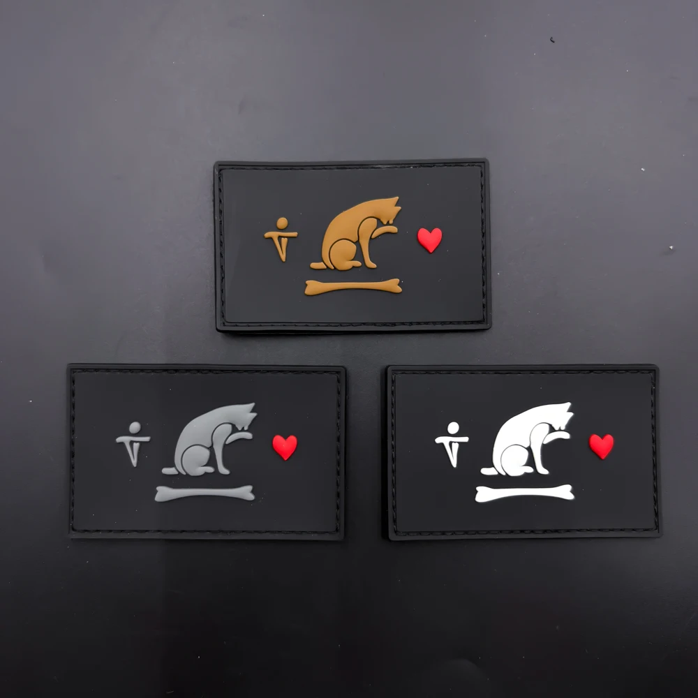 Squatting Cat with Heart and Bone Elements Rectangular Patch, 2D Flat Pvc Material with Built-In Glow-In-The-Dark Effect, Armband, Bag, Clothing Decoration Patch, Comes with Matching Felt Badge Appliqué