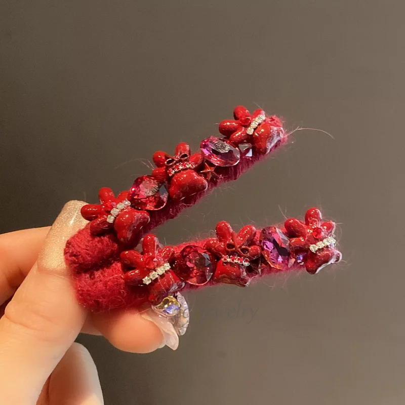 

Elegant Sweet Red Bear Shiny Diamond Bow Hair Clip Fashion Simple High-end Side Clip Duckbill Clip for Broken Hair