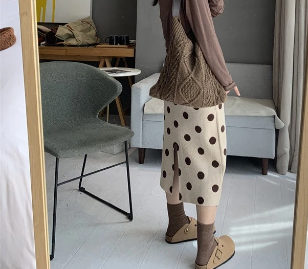 Рисунок 4 - Модная женская трикотажная юбка-миди в горошек