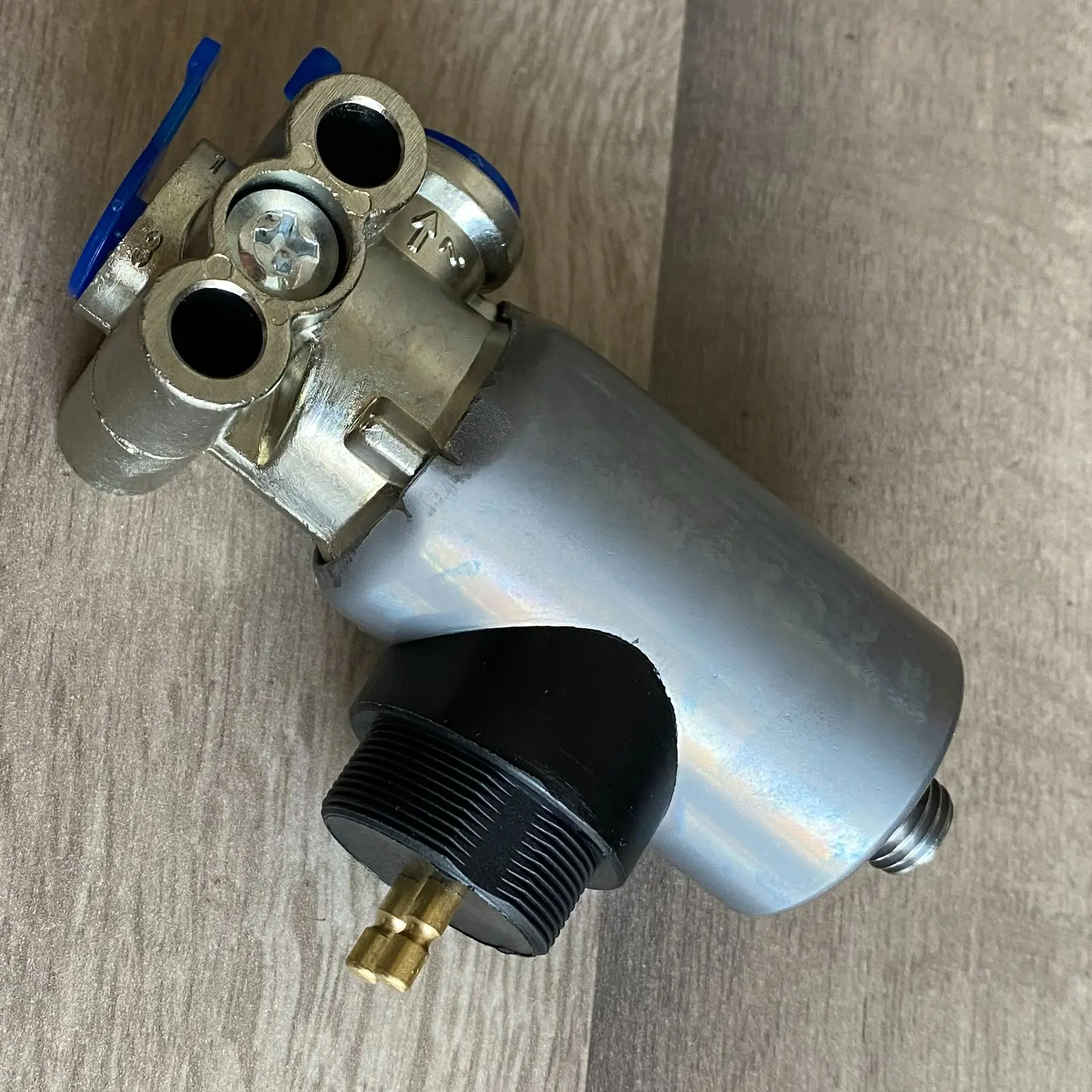 

OE 0049978936 4721717000 1934960 High Quality Solenoid Valve For DAF/BENZ/IVECO/MAN Truck