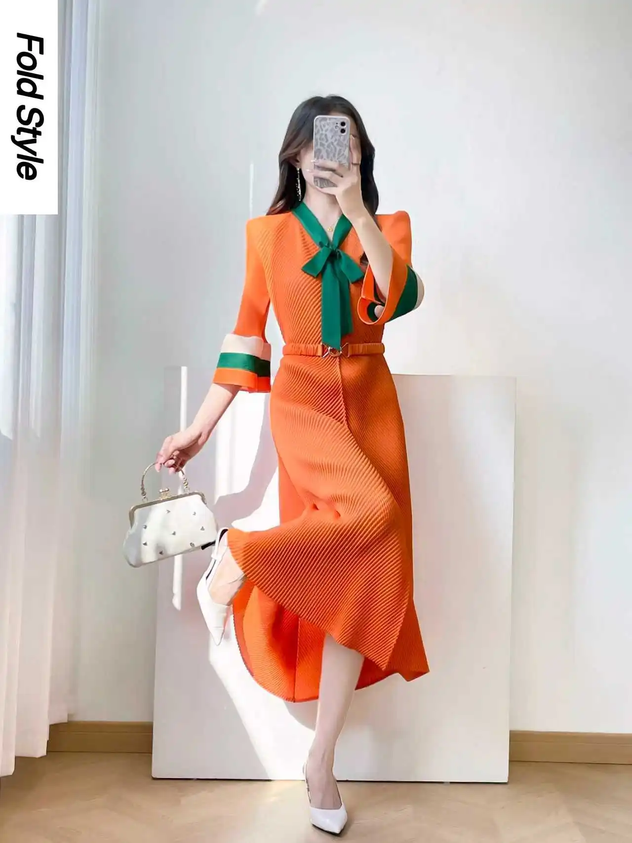 

Miyake 2021, осенне-зимнее новое плиссированное контрастное платье с рыбьей чешуей, плиссированная галстук-бабочка, темпераментная юбка для женщин