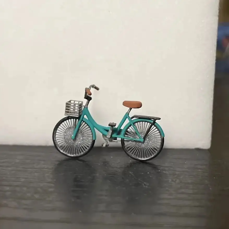 

Миниатюрная модель велосипеда с изогнутой рамой в масштабе 1/64 для диорамы