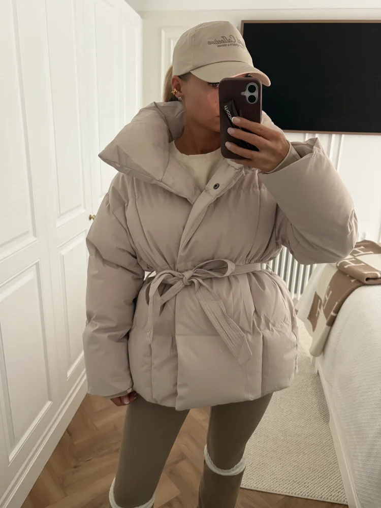 Рисунок 2 - Коричневое замшевое пальто с однобортным поясом