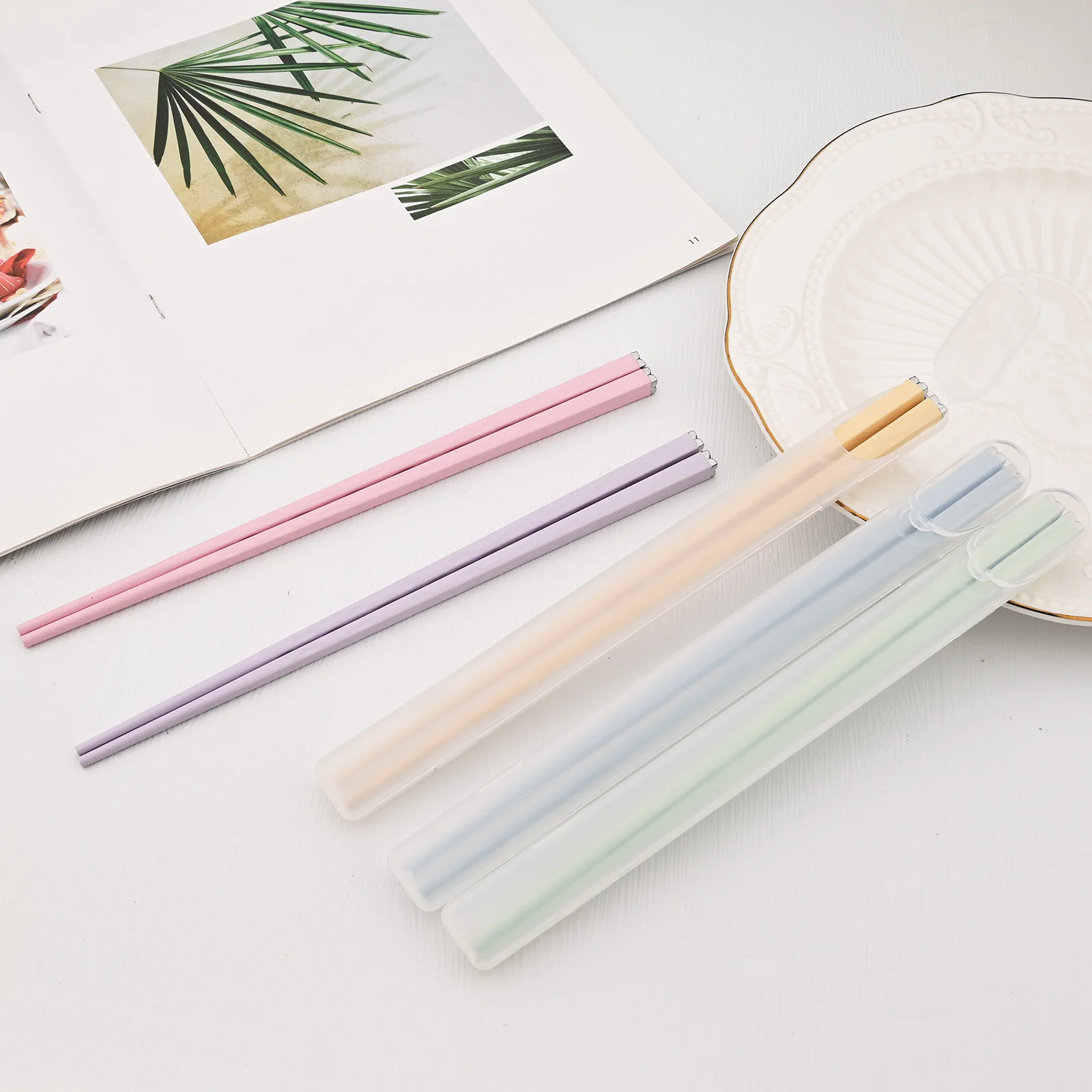 

1 пара многоразовых палочек для еды, нескользящие палочки из сплава, корейские винтажные палочки для суши с коробкой для хранения, набор праздничной посуды