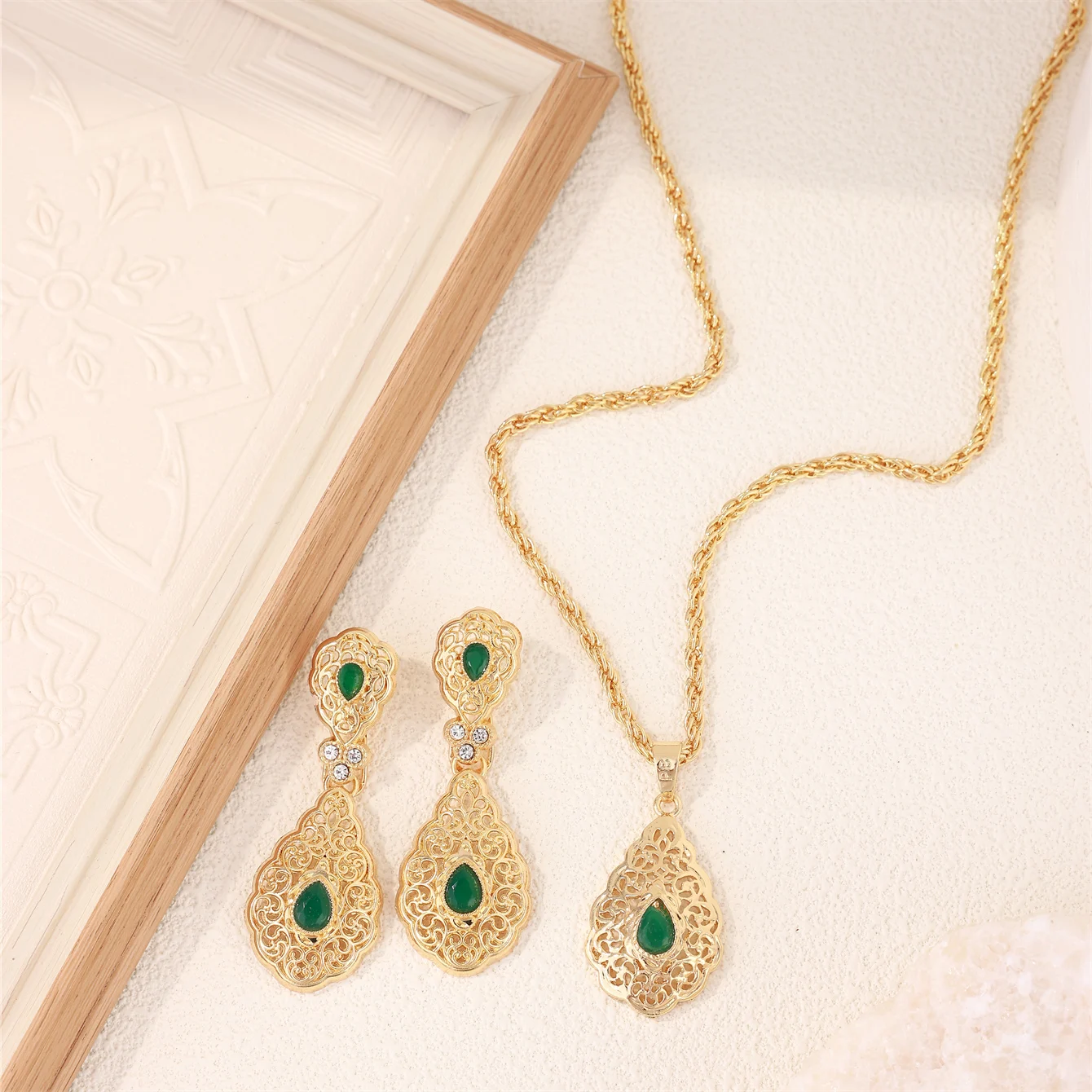 Middle Eastern Women's 2-Piece Jewelry Set Earrings & Necklace Elegantly Minimalist Perfect Bridal Wedding Party Accessory Gift