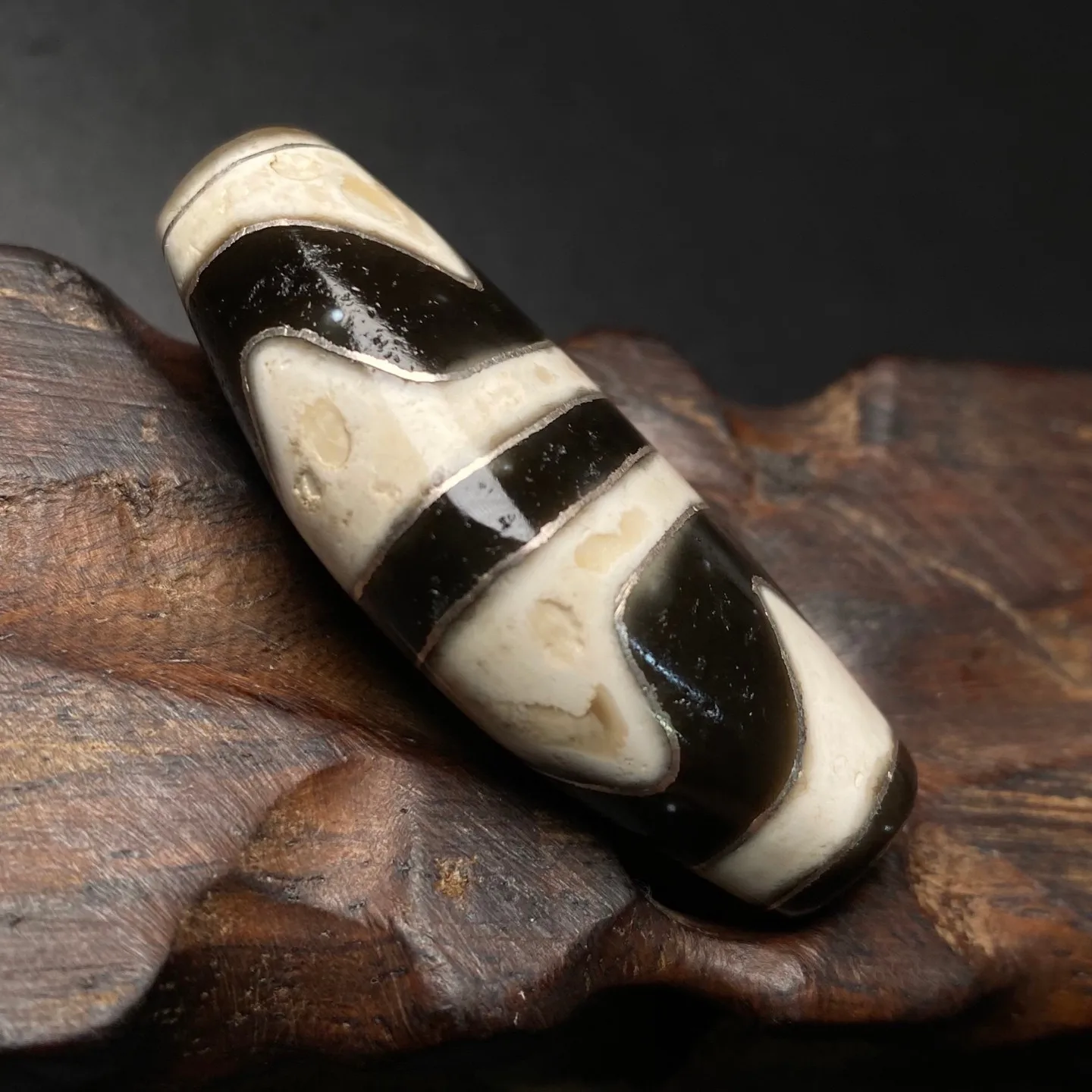 Tibetan Buddhism Agate Inlaid Silver Wire Tiger Tooth Horn Dzi Bead PendantG3712
