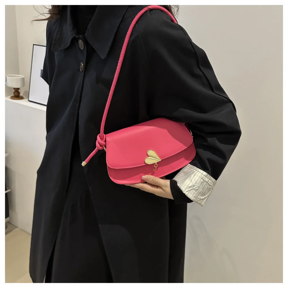

Women's Fashion Shoulder Bag Metal Heart Buckle Handbag Simple Solid Color Leather Underarm Bag Versatile Commuting Saddle Bag