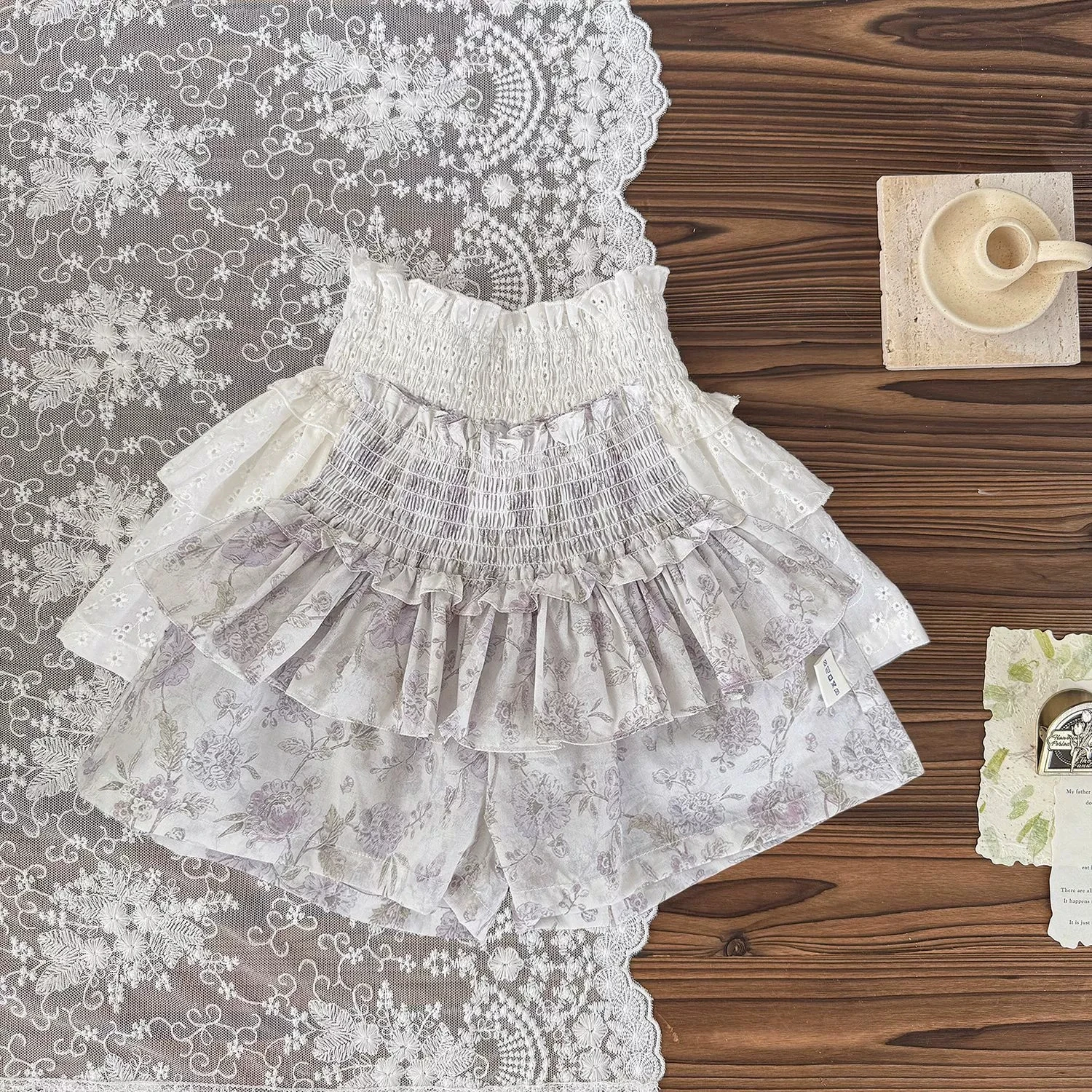 

Children's Clothing Summer Ins Girls Cotton Ballet Wind embroidered Shorts Girls Baby Floral Panty Cake Lotus Leaf shorts Pant