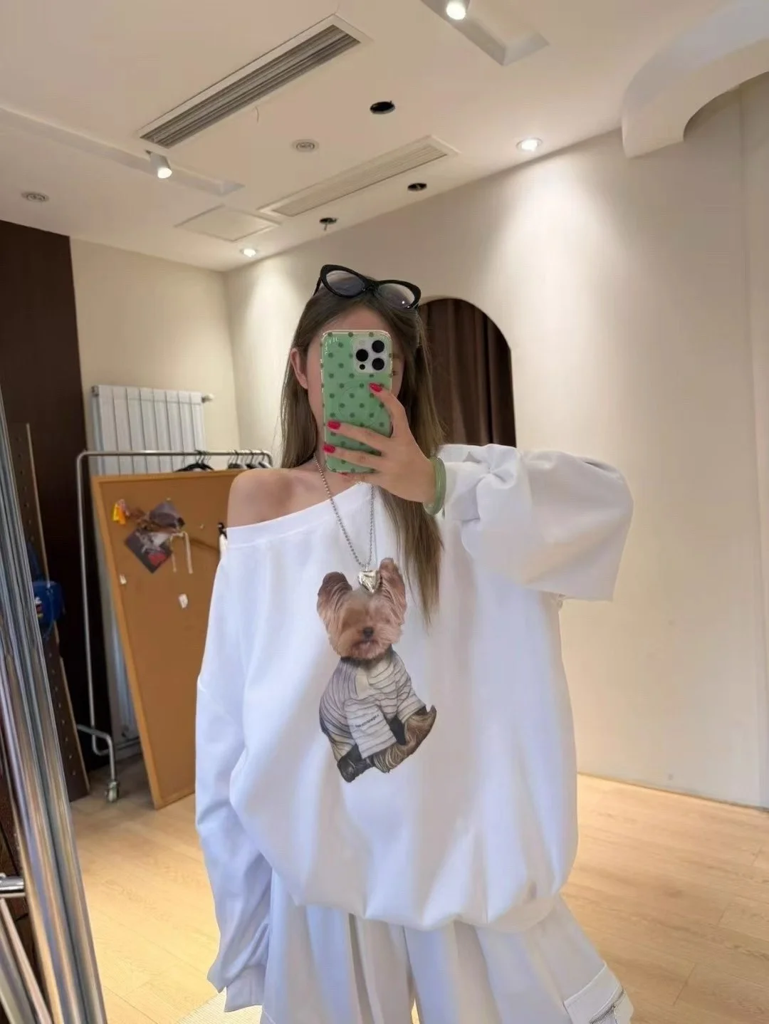 초가을 새로운 패션 만화 개 프린트 루즈핏 캐주얼 얇은 스웨트셔츠 여성용 동대문 스타일 어깨 비대칭 통근룩