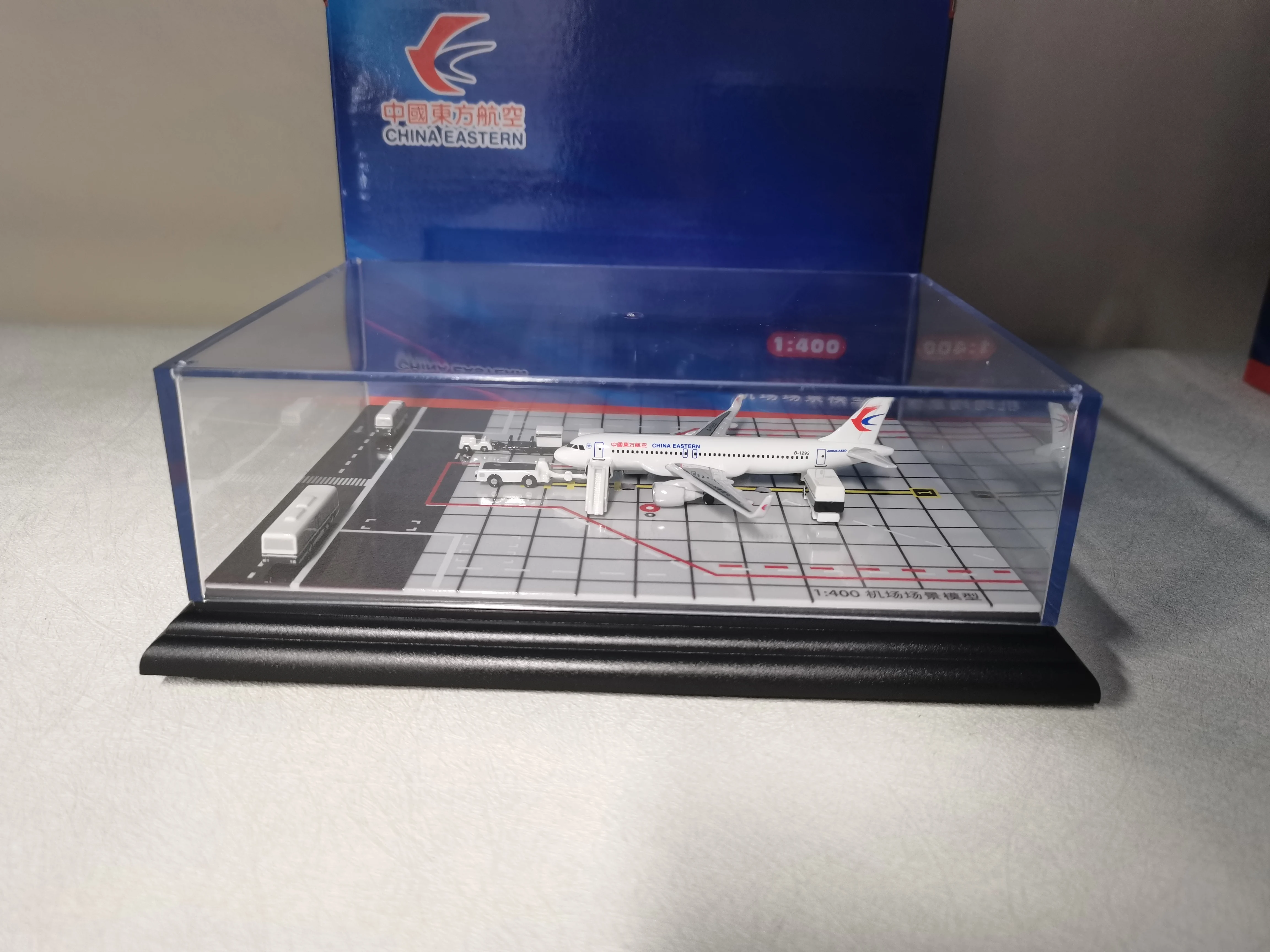 ABS Aircraft Model 1:400 Scale Scene model of China Eastern Airlines Airport Airplane Decoration Plastic Model Collected Gift By