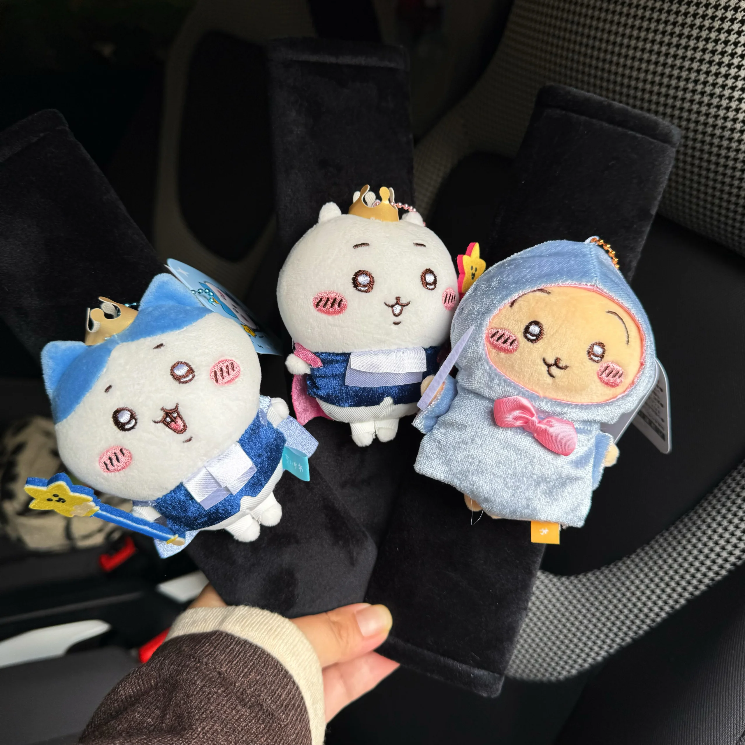 

Chiikawa Kawaii Fairy Godmother Prince Hachiware Usagi Cute Plush Seat Belt Protective Cover Car Shoulder Strap Car Interior