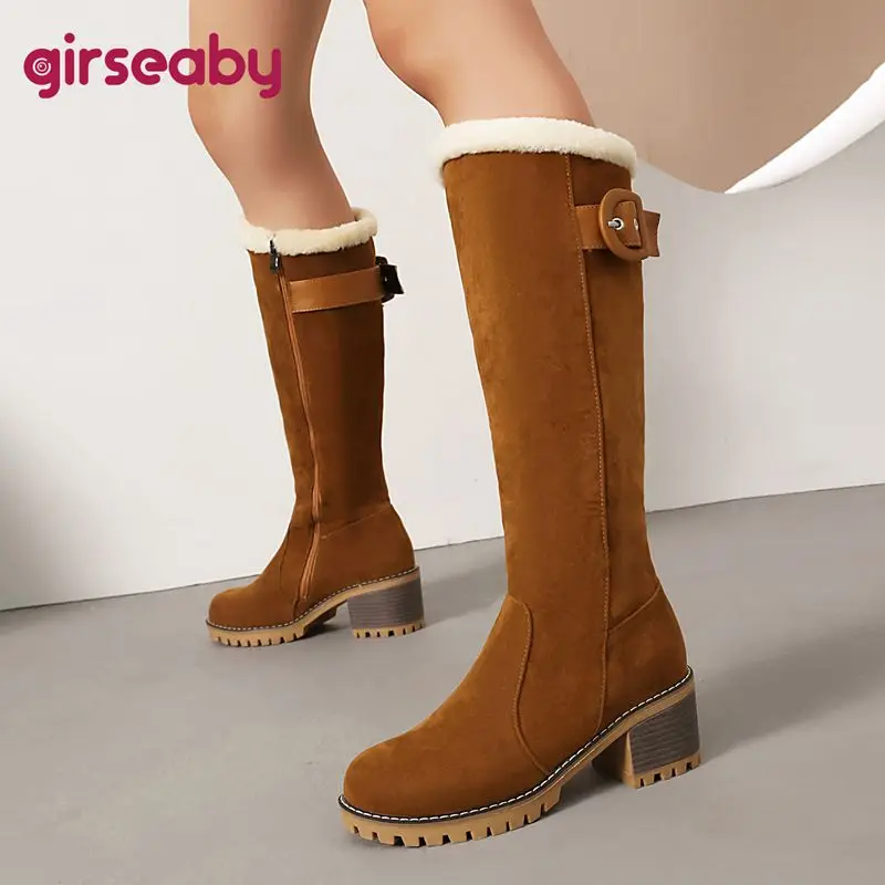 

Girseaby 2025 Retro Women's Knee-High Boots Round Toe Chunky Heels 6cm Zipper Flock Suede Belt Buckle Plus Size 41,43,45 Beige