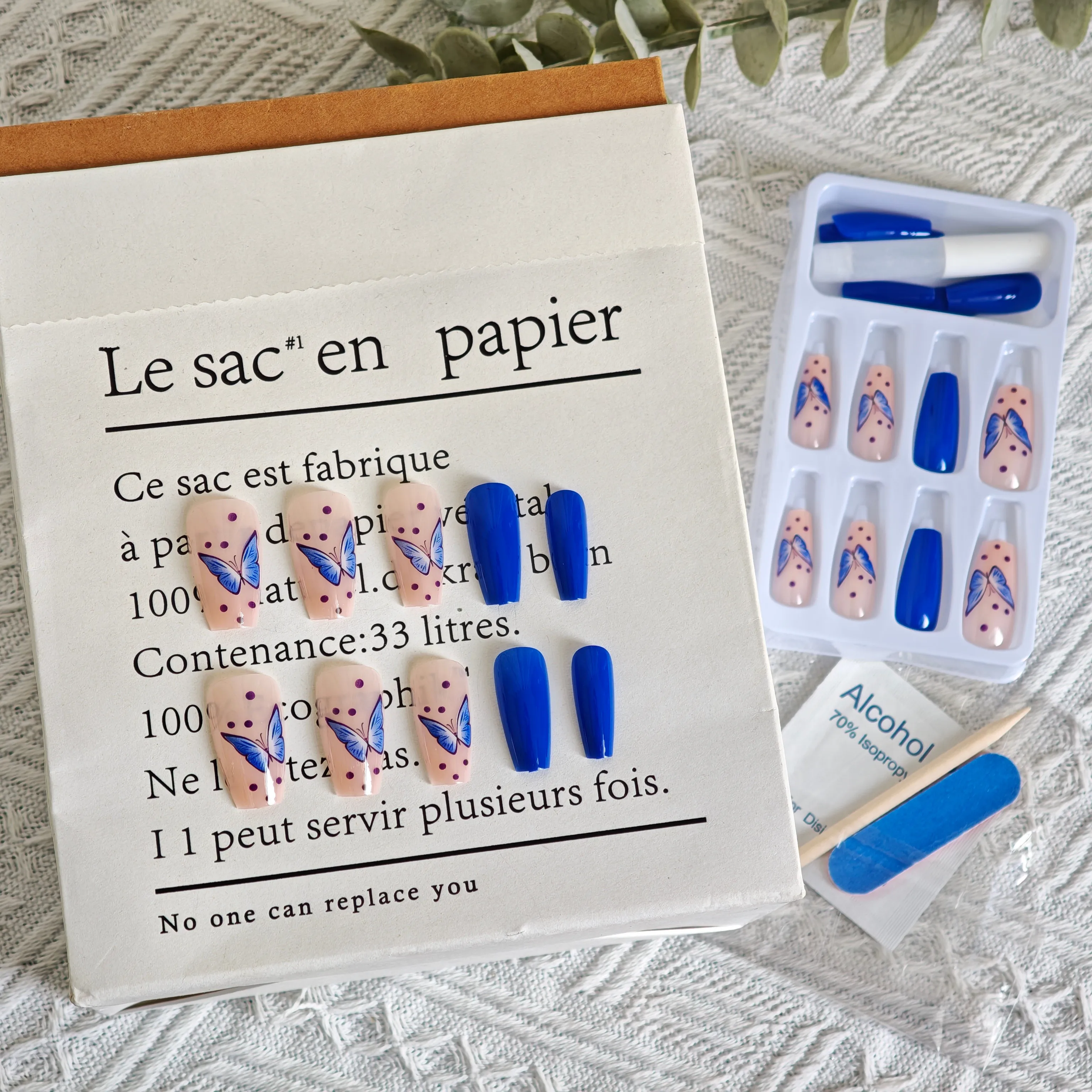 24 قطعة من أظافر الضغط على شكل فراشة زرقاء عصرية، قاعدة زرقاء صلبة وشكل مربع، متوسط الطول وأحجام متنوعة #1