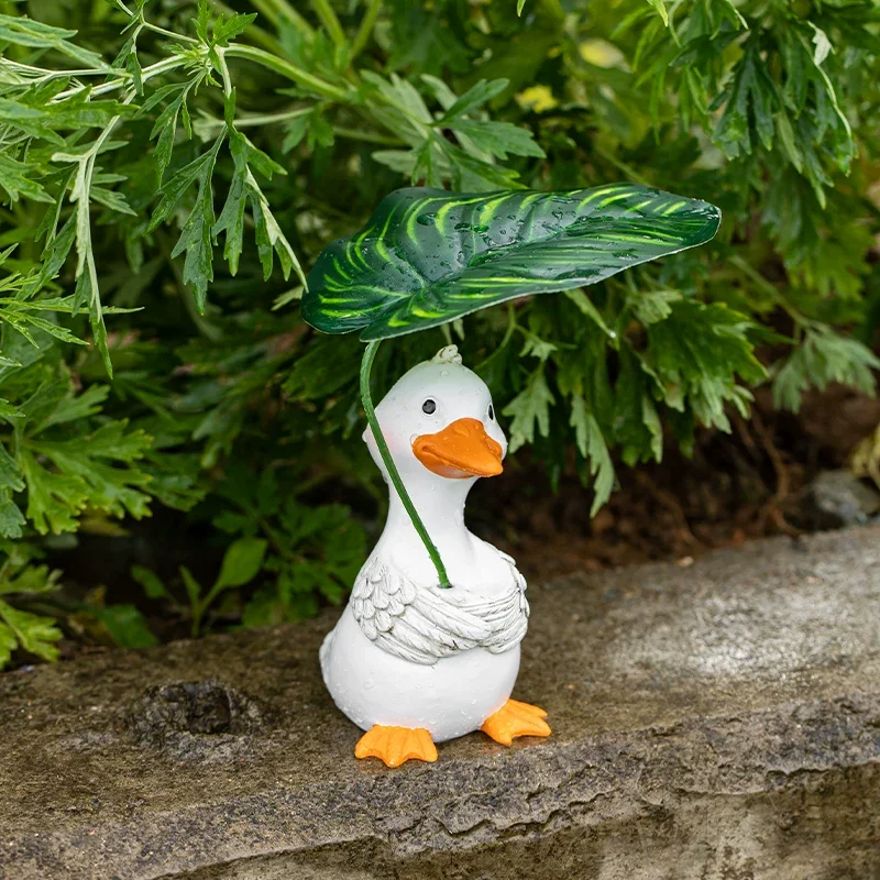 Little Duck Holding Umbrella Decorative Ornament Little Yellow Duck Holding Leaves Balcony Courtyard Decorative Ornament