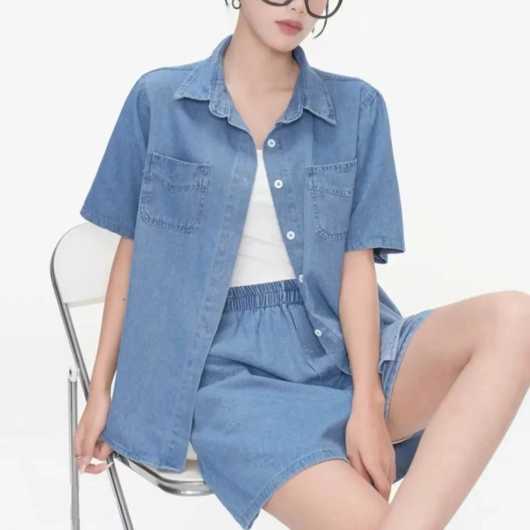 

Джинсовый костюм женский, новинка лета 2025 года, однобортная рубашка с короткими рукавами, модные эластичные шорты с высокой талией, комплект из двух предметов