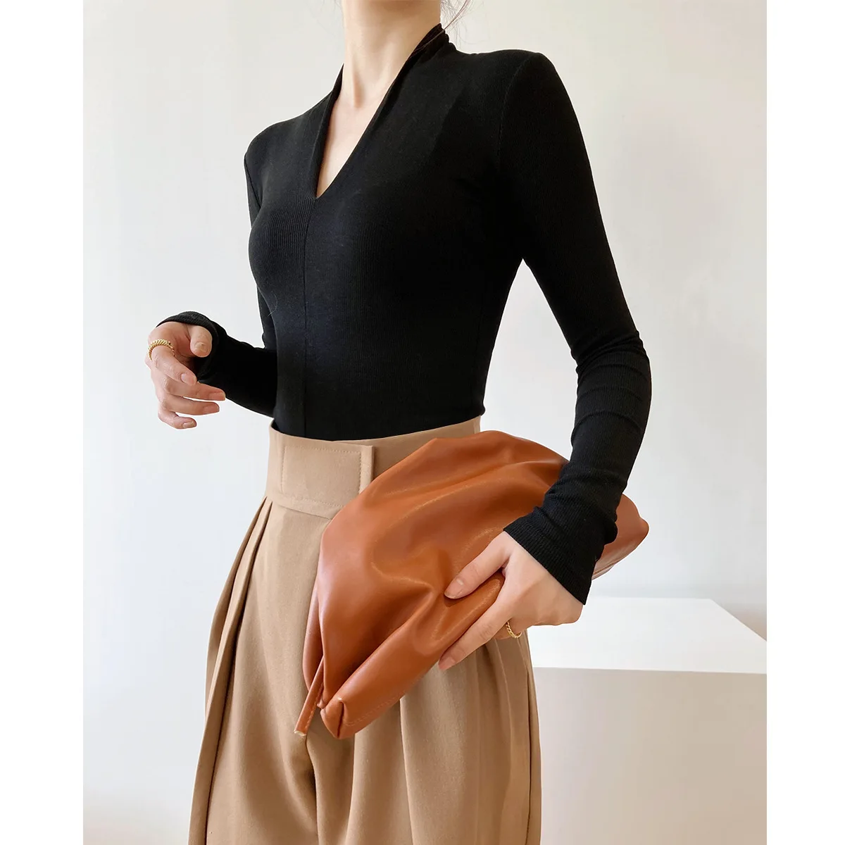 T-shirt a maniche lunghe con scollo a V nuova autunno, macchina mentale slim fit femminile con camicia che tocca il fondo