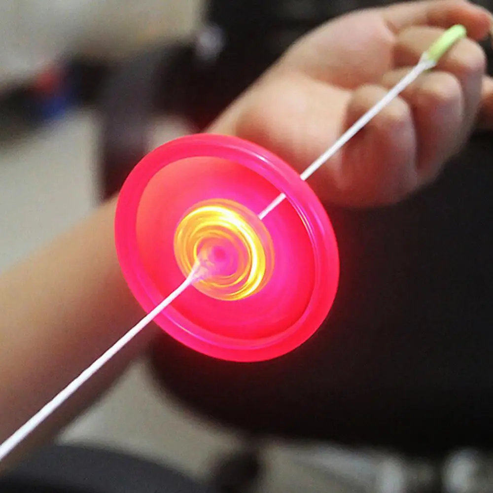 Flashing Yoyo Toy Outdoor Plastic Colorful LED Light Pulling Wire Flying Saucer Kids Classic Yo-yo Ball Toy