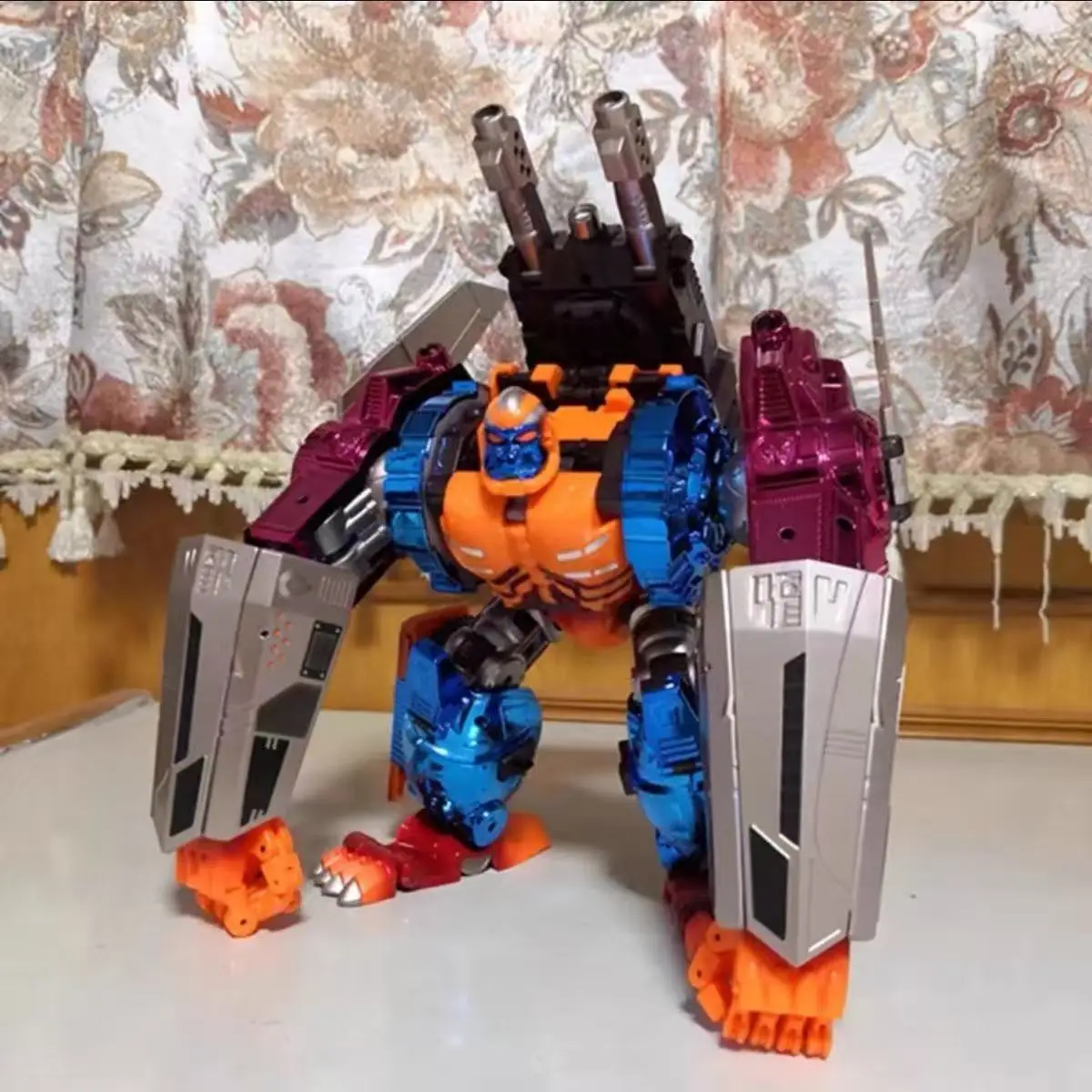 

TransArt TA BWM Series Toys Gorilla Velociraptor Tarantula Cheetah Black Widow Rhinox Bald Eagle Action Figure Robot Present