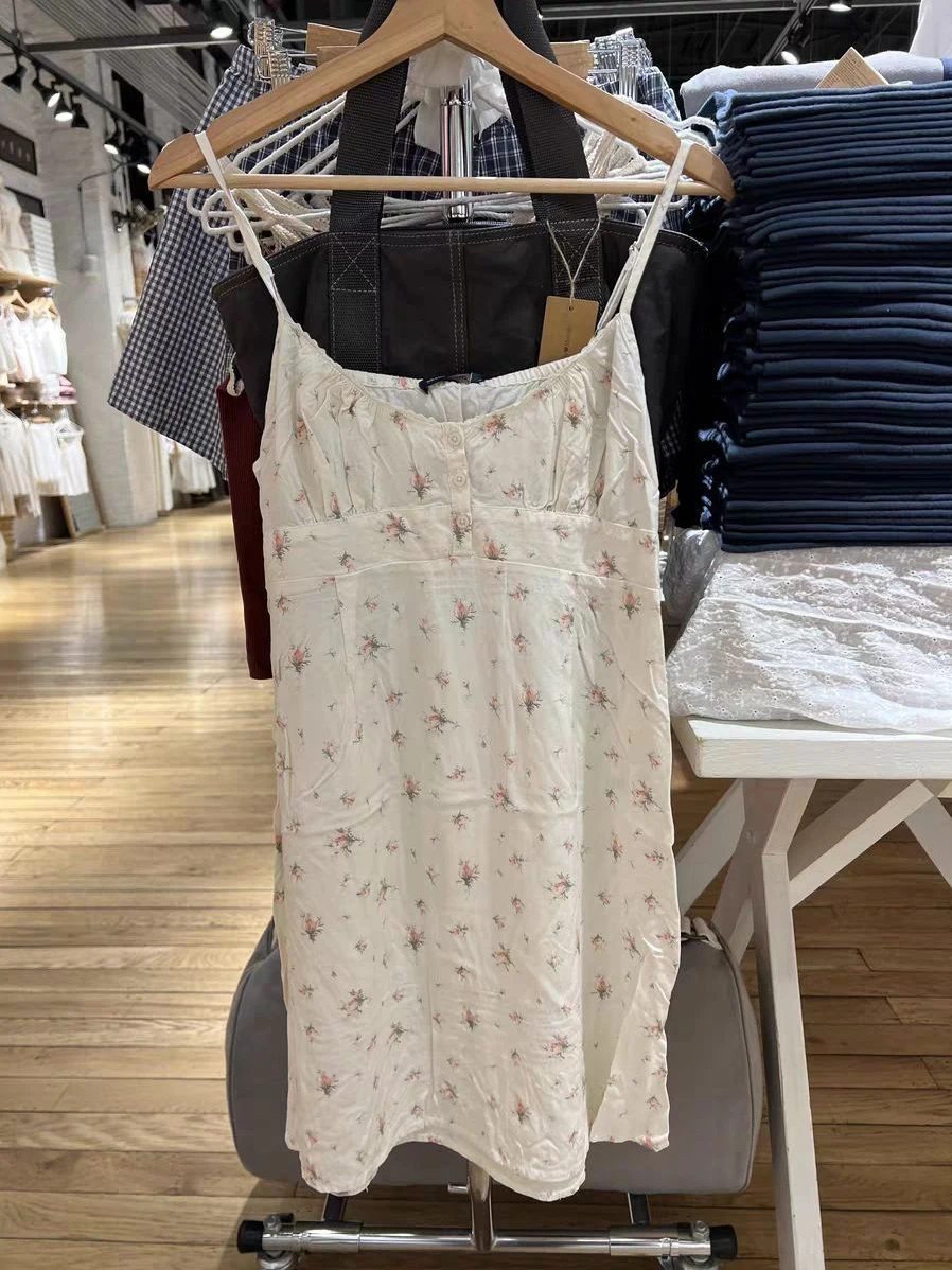 ดอกไม้สีชมพูลูกไม้ Trim Mini Camis ชุดผู้หญิงฤดูร้อนสามปุ่มเอวยางยืด A-Line สั้น Vestidos Sweet Preppy สไตล์ชุด