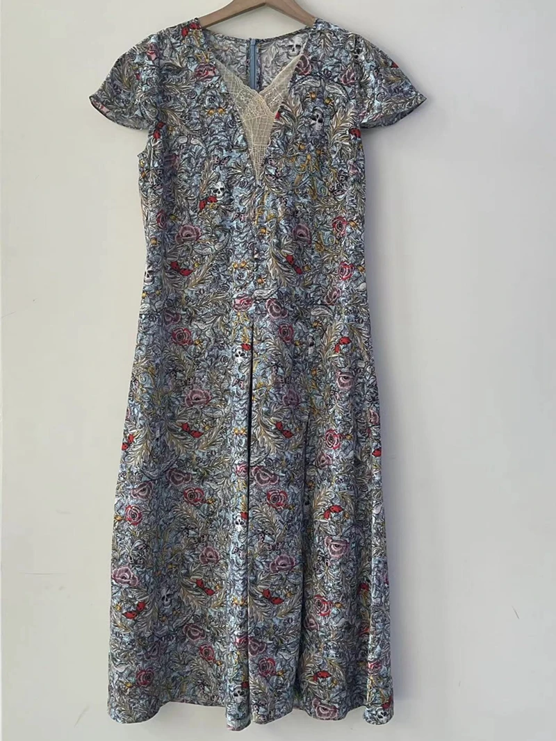 

Dress for women 2025 new high-end and atmospheric small floral lace deep V-neck short sleeved mid length skirt