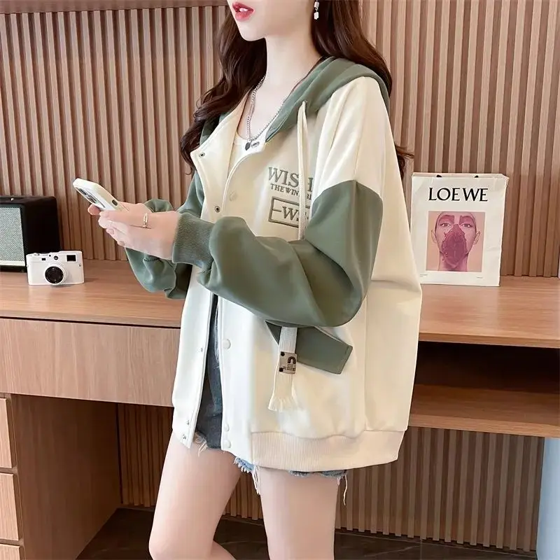 Nueva sudadera cárdigan holgada informal para mujer con terciopelo añadido y chaqueta con capucha gruesa béisbol holgado de gran tamaño con contraste