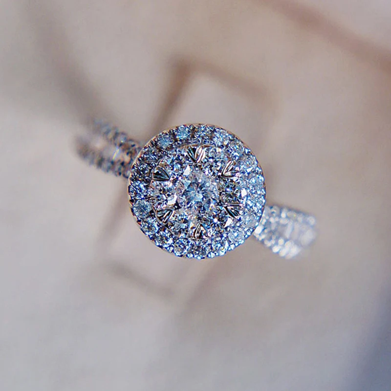 Huitan Eleganter Damen-Luxusring, Braut-Ehering mit brillantem Zirkonia, anmutiges, wunderschönes Finger-Accessoire für Verlobung
