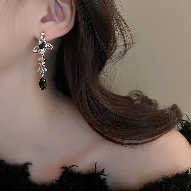 Black Zircon Four Star Mang Earrings Punk Style Long Tassel Women's Pendant Earrings Sweet Cool Personalized Y2K Fashion Jewelry