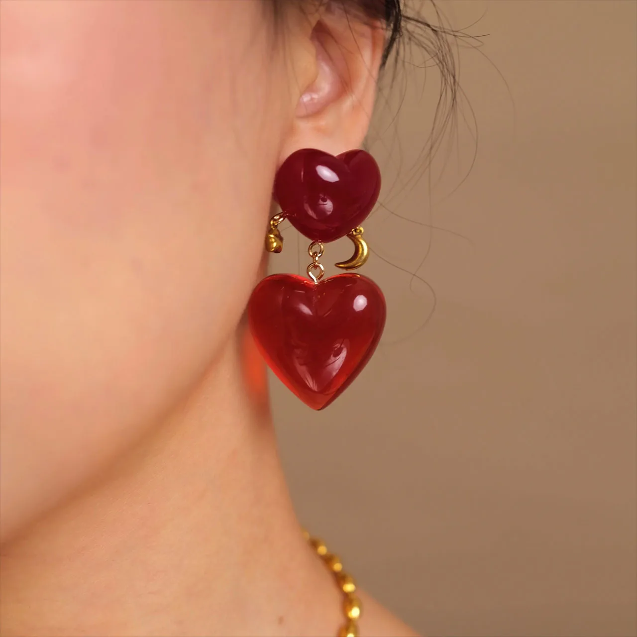 

Новые украшения и аксессуары: классические серьги в стиле кэжуал с крупными и маленькими сердечками из смолы с бахромой для женских вечеринок и подарков.