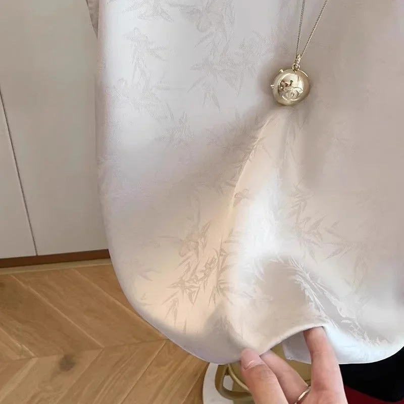 Été nouveau Jacquard doux Satin Blouse femmes Style chinois à manches courtes gilet chemise élégante grenouille bouton femmes hauts