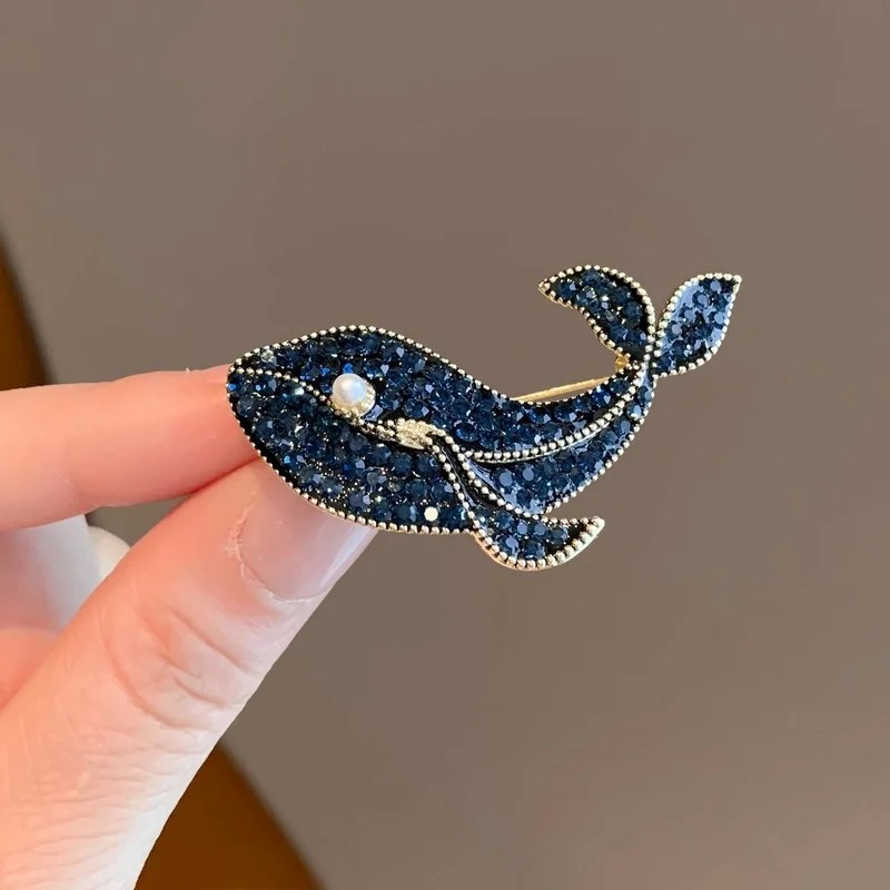 New Blue Whale Pearl Brooches for Women Men Full Rhinestone Marine Fish Animal Crystal Brooch Pins Party Clothing Jewelry Gifts