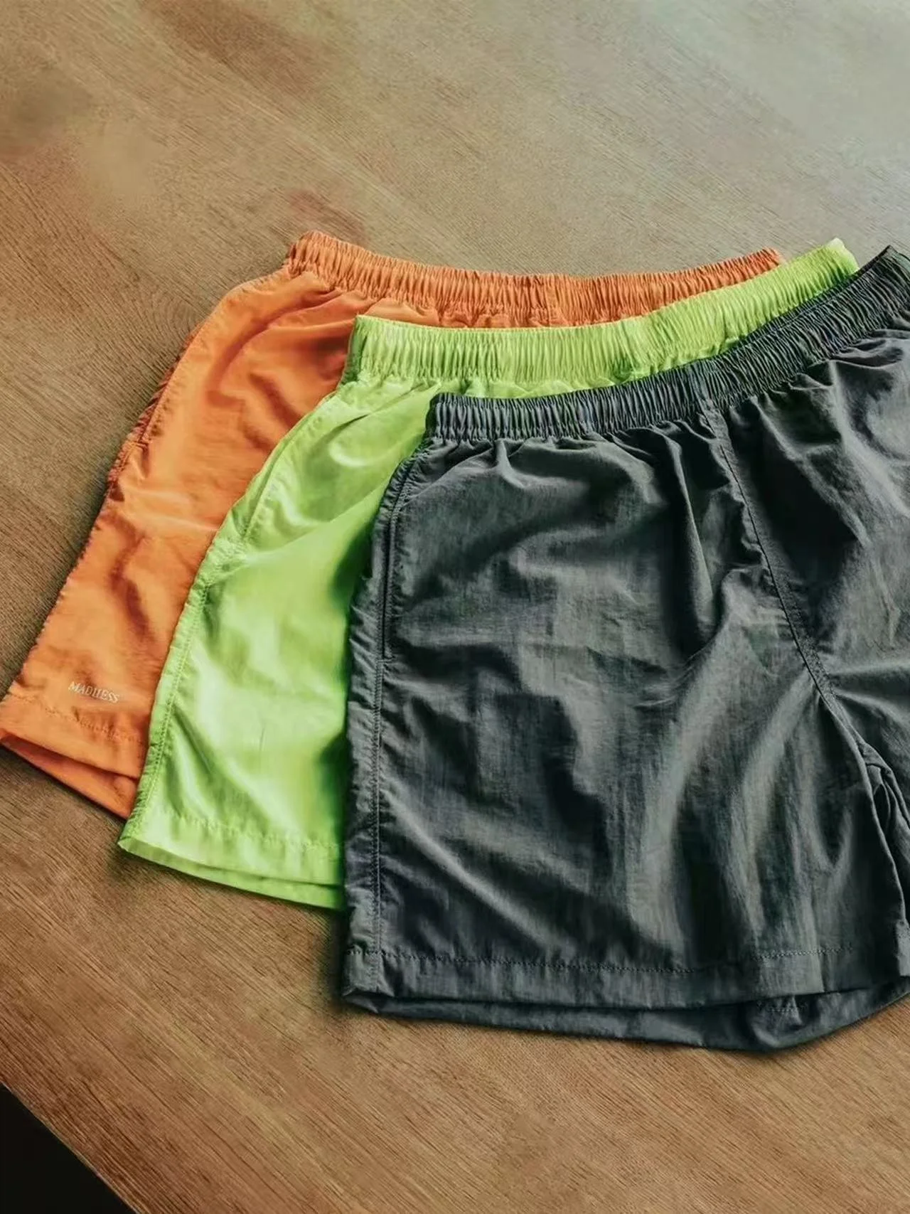 

Летние водонепроницаемые быстросохнущие спортивные шорты MADN th Anniversary Chengdu Limited Wu Wen Le для мужчин и молодежи, модная повседневная одежда