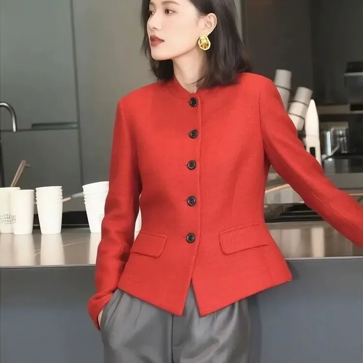 เสื้อแจ็คเก็ตผู้หญิงสำหรับฤดูใบไม้ผลิและฤดูใบไม้ร่วง ดีไซน์โดดเด่น สวยงาม ทันสมัย มีสไตล์ ให้ความรู้สึกหรูหรา ดูดี มีกลิ่นอายแบบชุดสูท