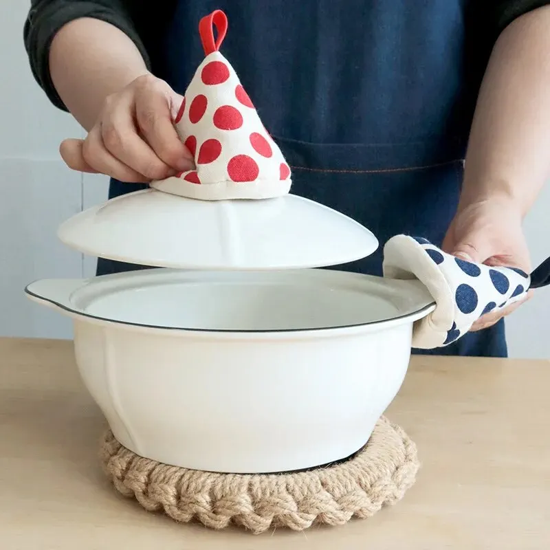 Japanese Style Polka Dot Pot Lid Holder with Triangle Anti-Scald Grip