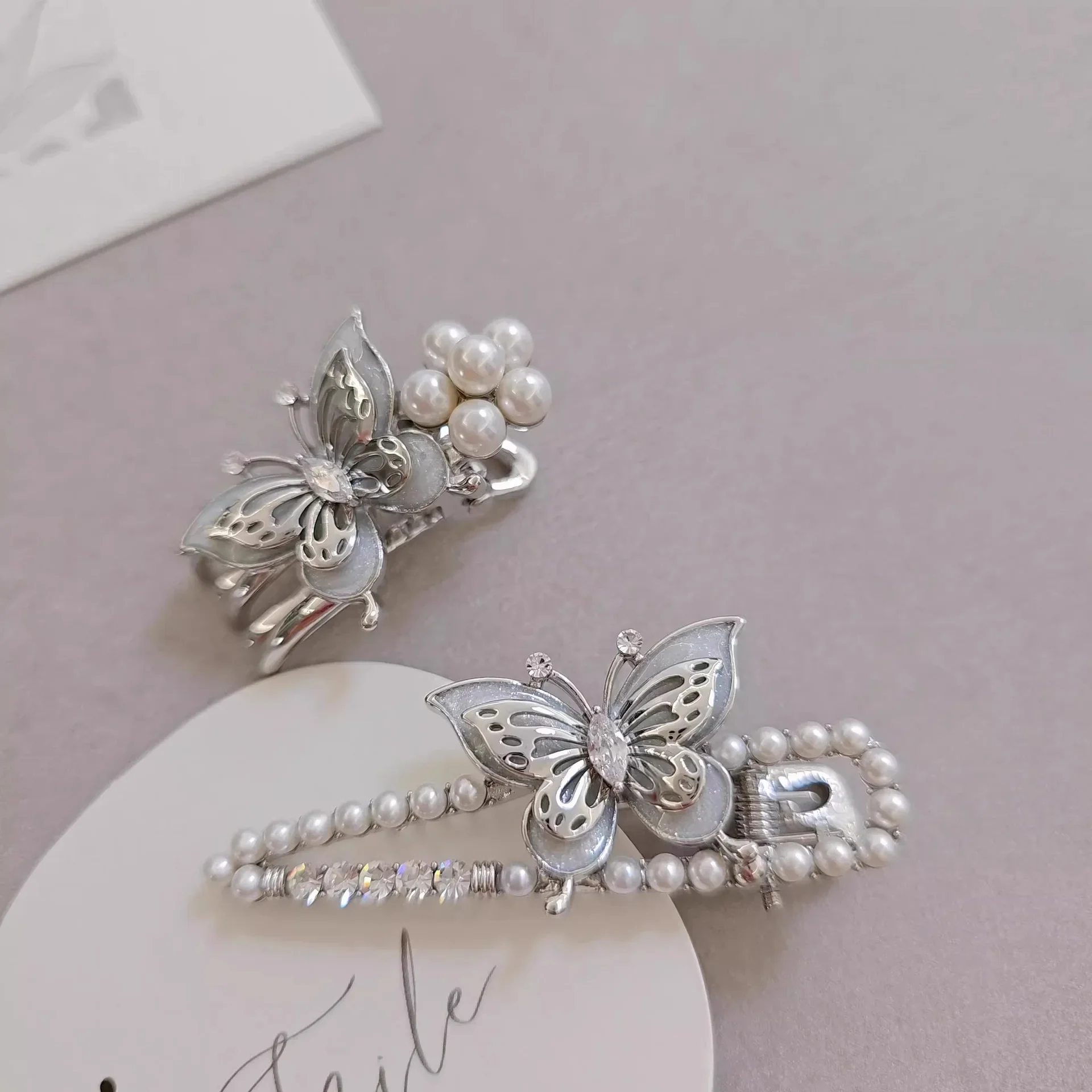 Feenhafter Schmetterling Perlen-Strass Haarspange Hochwertige Damen-Pony-Seitenklammer Metall-Entenschnabel-Clip Cooler Stil Koreanische Haaraccessoires