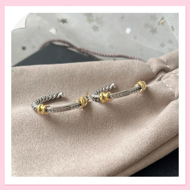 

Простые серьги из витой проволоки с бриллиантами и золотой проволочной отделкой