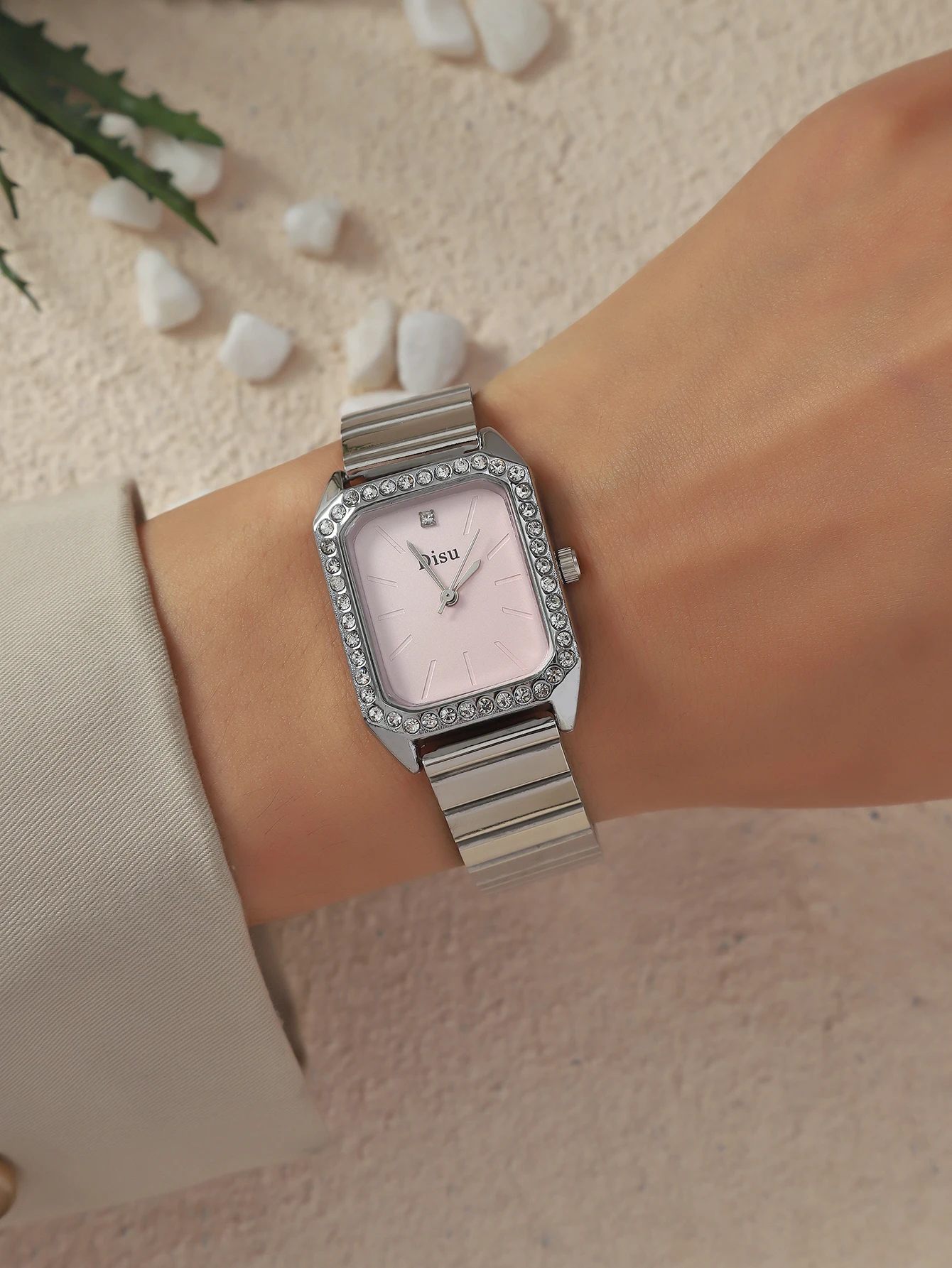 A Women\'s Stainless Steel Strap Classic Fashion Small Square Quartz Watch With Rhinestone. Can Be Used In Daily Life