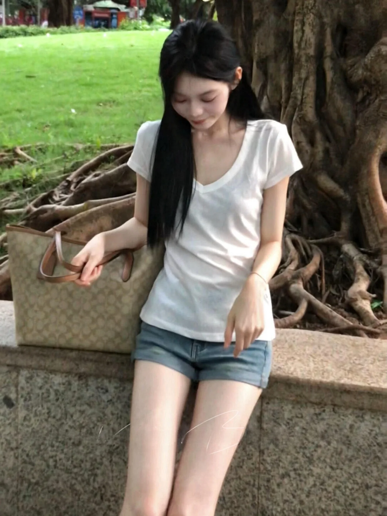 

Women's Short Sleeve V-Neck T-Shirt White Pure Color Slimming Jeans Spring Summer Fashion Set mid Waist Cuffed Versatile Fit