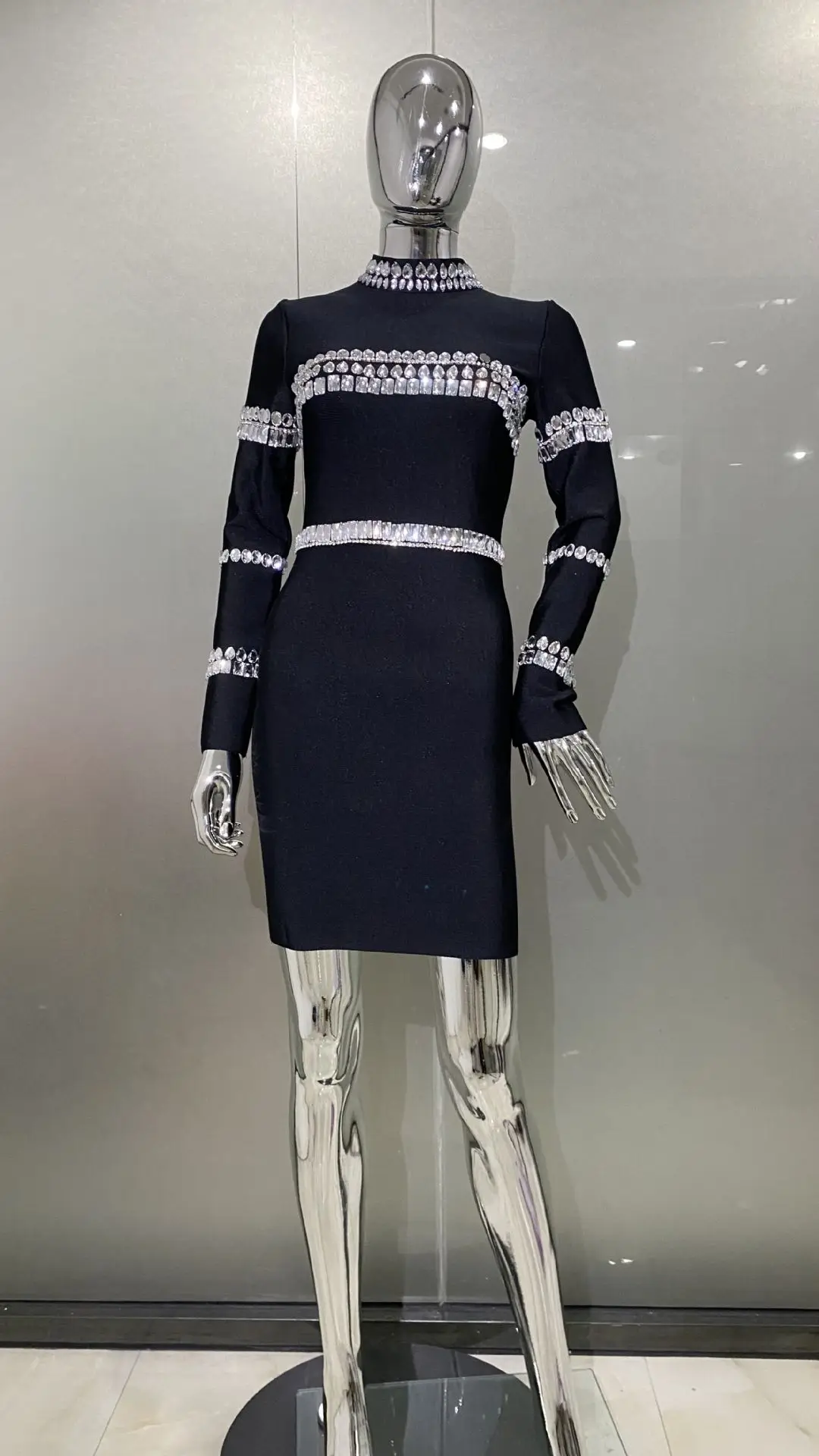 ชุดเดรสแบนเดจสั้นรัดรูปแขนยาวประดับคริสตัลขนาดใหญ่ ดีไซน์หรูหรา เหมาะสำหรับงานเลี้ยงตอนเย็น งานฉลองวันเกิด คุณภาพสูงสำหรับผู้หญิง
