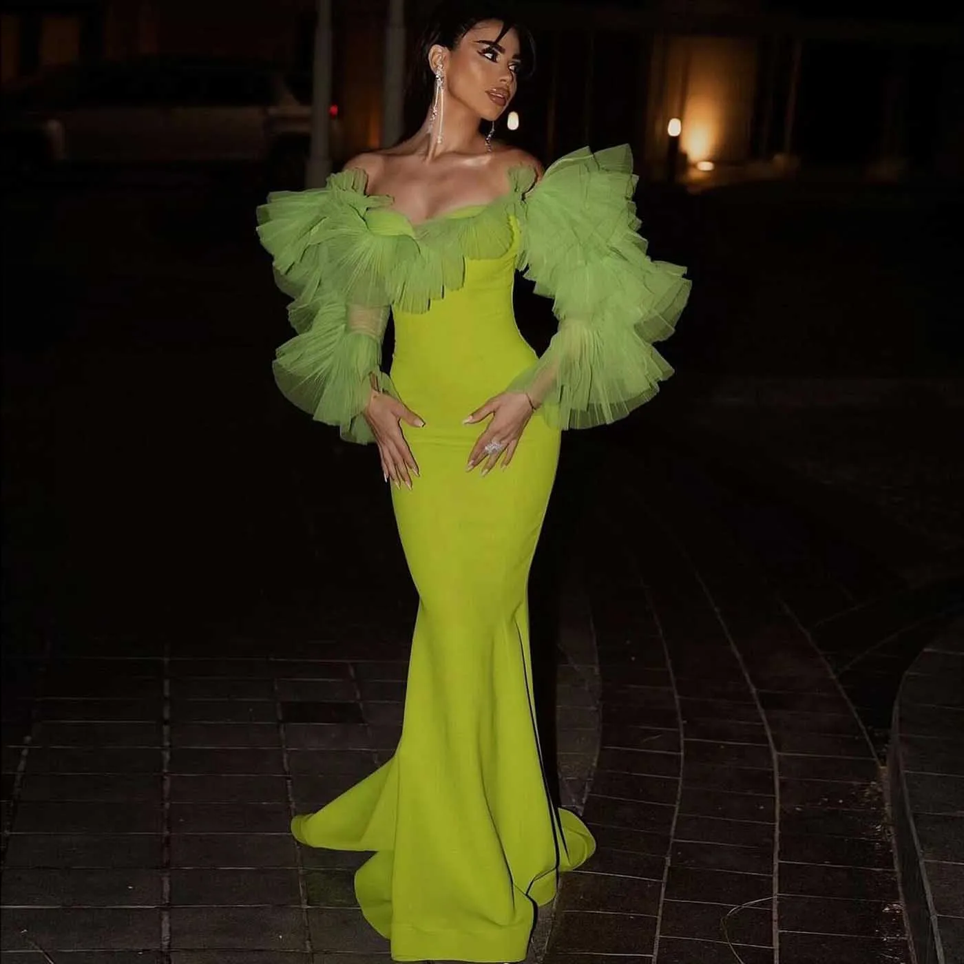 Chic Green Mermaid Prom Dresses Pleated Tulle Stretch Satin Celebrity Dress Pageant Gown Off Shoulder Ruffled Party Dresses