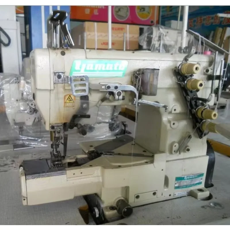 حالة جيدة ياماتو Vc2700 ثلاثة غرز خمسة خيوط التعشيق ماكينات الخياطة الأوتوماتيكية الصناعية