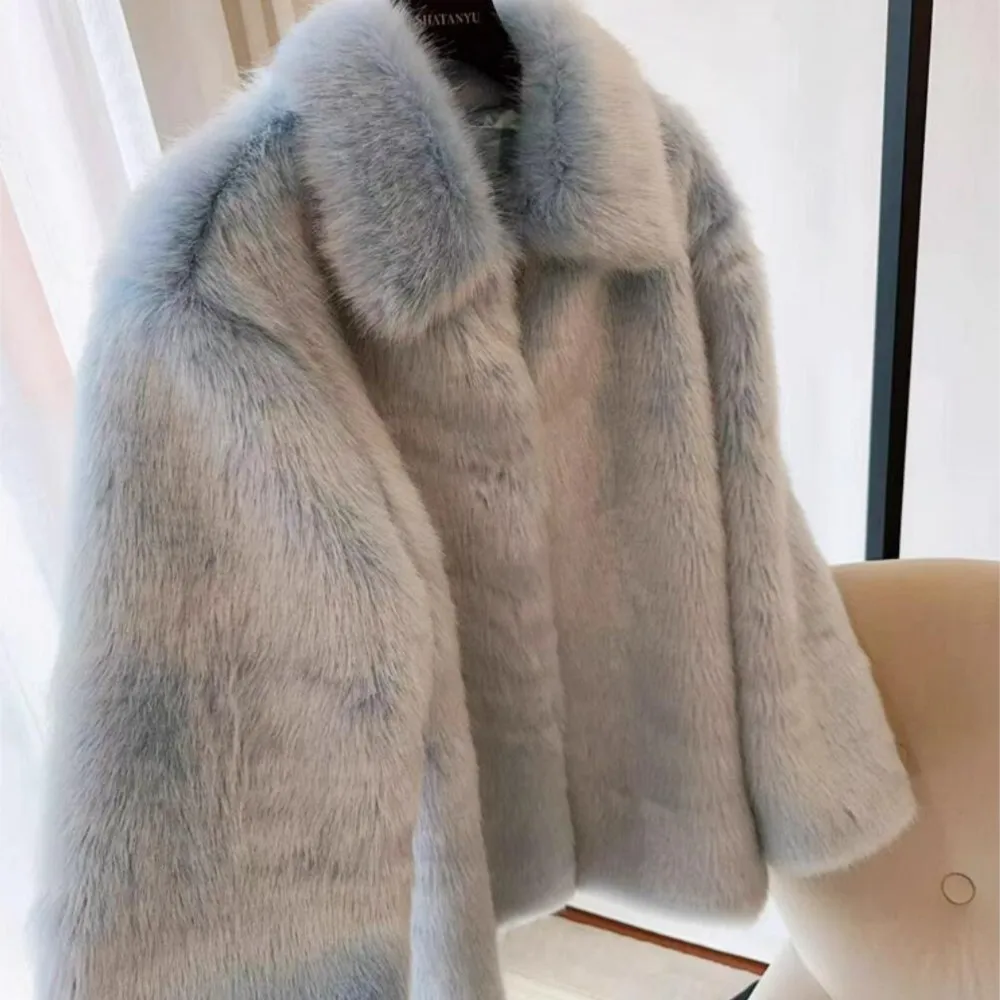 2024ฤดูหนาวAqua Blue Lapel Hairy Shaggy Faux Fur Coatผู้หญิงวินเทจปุ่มปิดแขนยาวหลวมFurry MidiยาวOuterwear