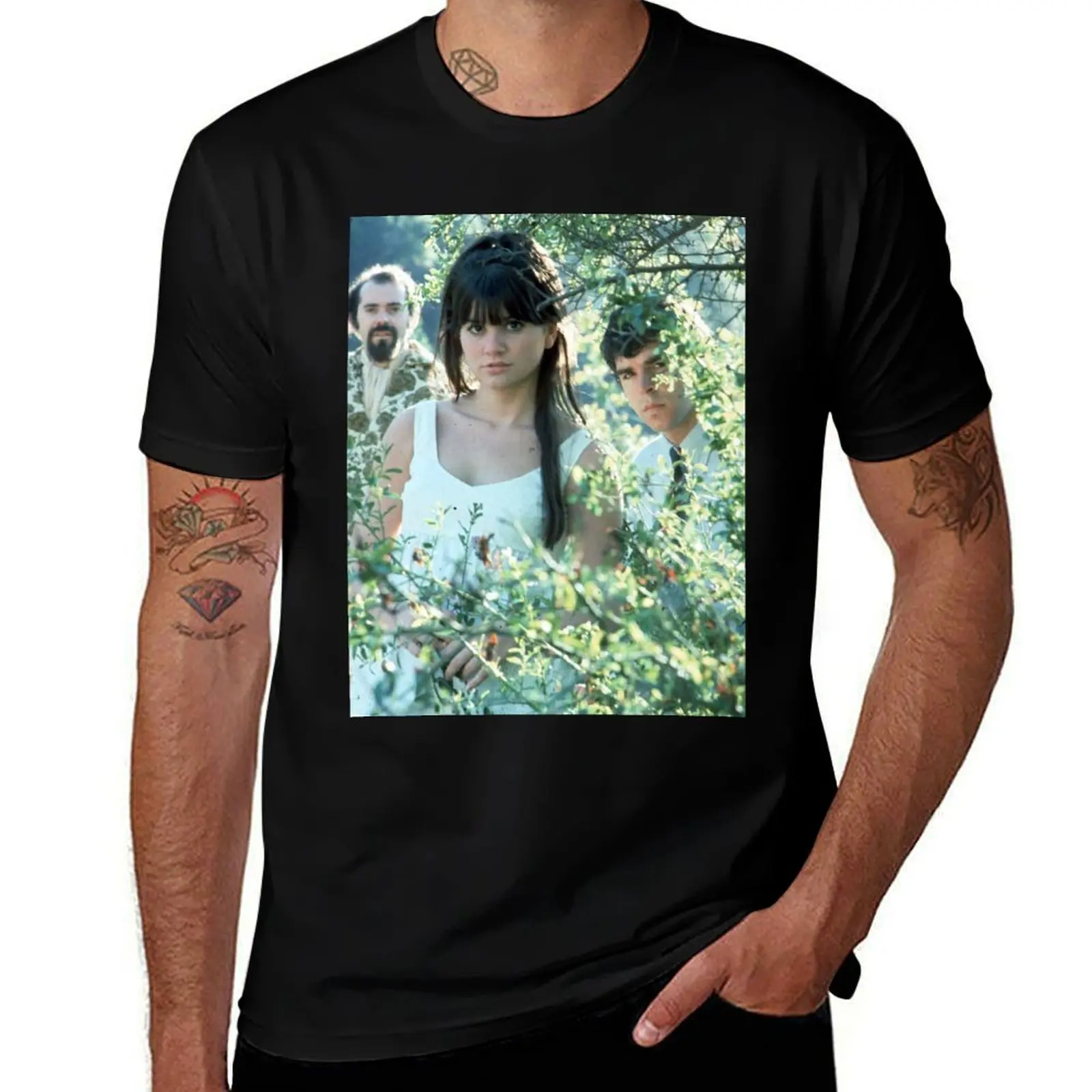 

Linda Ronstadt On Garden Memories T-Shirt anime t shirts for man t shirt custom print T-Shirt