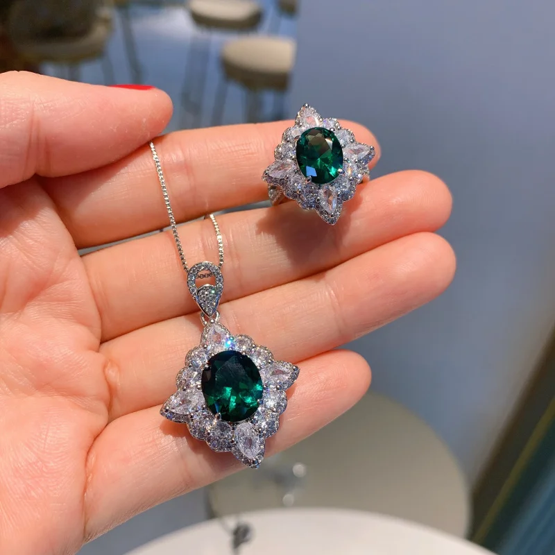 

New European and American retro-style emerald square pendant necklace and ring set for women