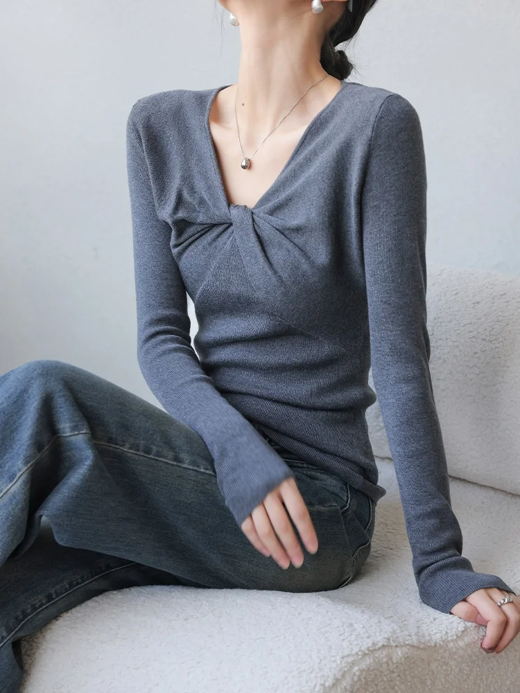 

JWUNIQUE Women's Grey V-neck Long Sleeve Knitted Top Winter Base Layer Shirt Simple Style Polyester Blend Knitwear