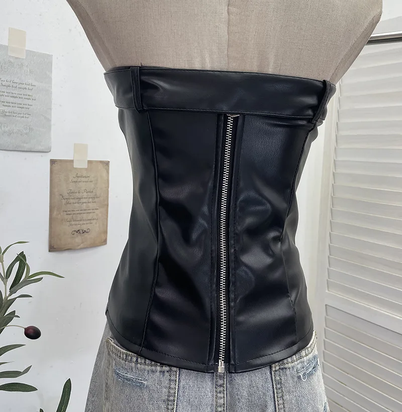 2026 Nuovo cinturino sexy con vita divisa Top a tubo Spice Girl Pu Fibbia in pelle Avvolgente sul petto senza maniche Top senza spalline per le donne